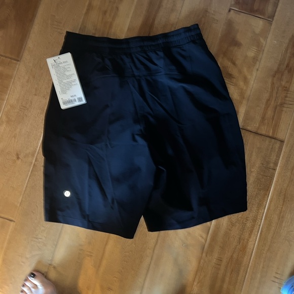 Men’s Lululemon shorts pace breaker 9” lined - Picture 2 of 3